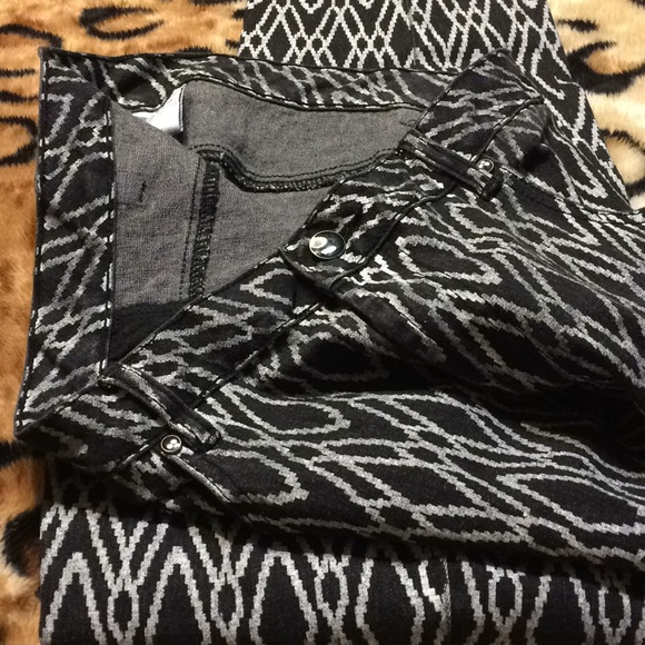 DG2 GEO DIAMOND PRINT JEANS - Picture 3 of 5